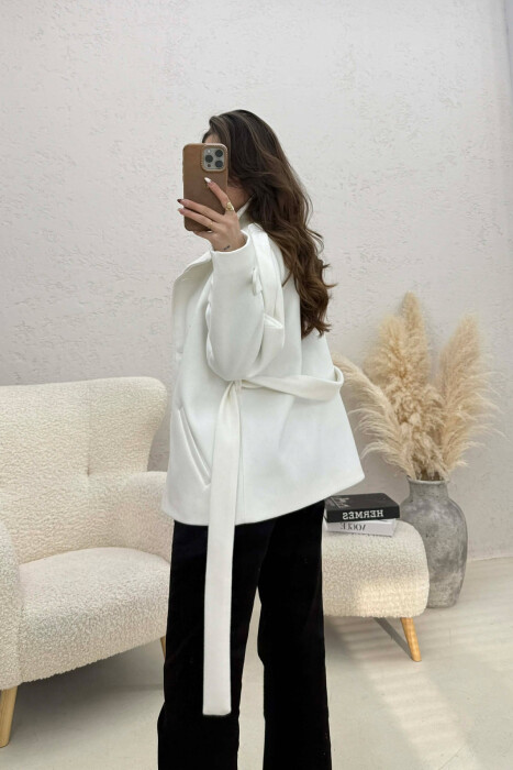 PALLTO ME KOPSA PER FEMRA NE NGJYRE TE BARDHE - 2