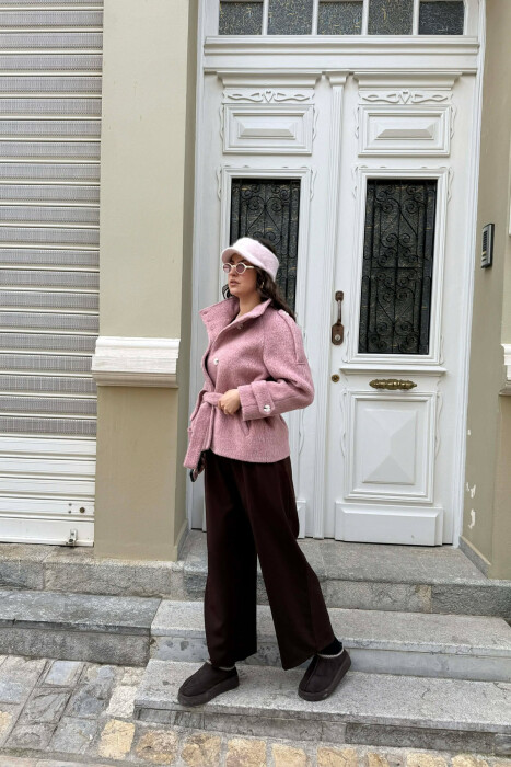 PALLTO NJE NGJYRESHE ME BUTONA DHE ME DETAJIN E RRIPIT PER FEMRA NE NGJYRE UTHULL - 2