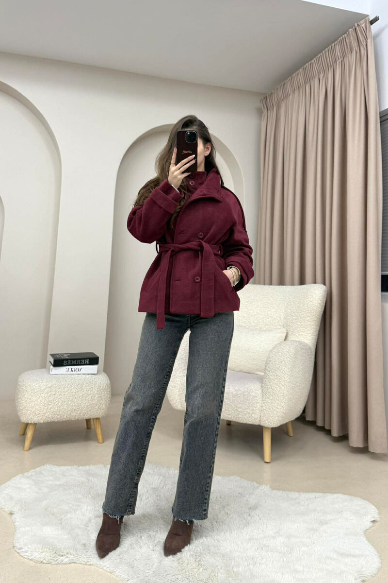 PALLTO NJE NGJYRESHE ME BUTONA DHE ME DETAJIN E RRIPIT PER FEMRA NE NGJYRE VISHNJE - 3