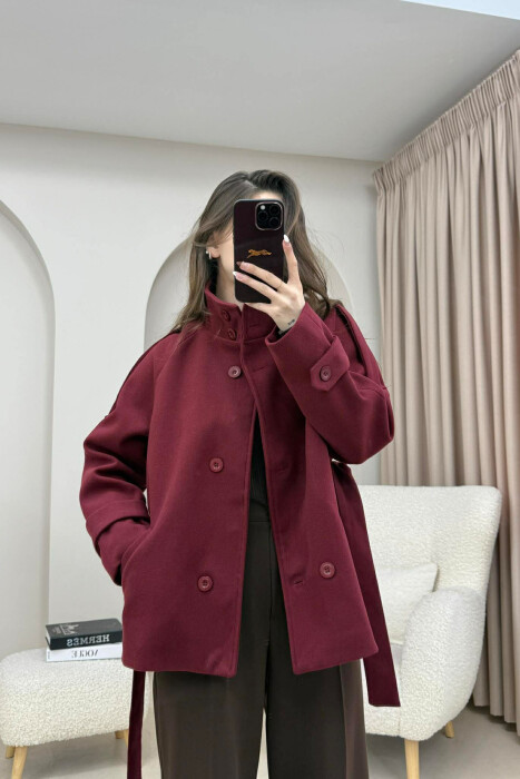 PALLTO NJE NGJYRESHE ME BUTONA DHE ME DETAJIN E RRIPIT PER FEMRA NE NGJYRE VISHNJE TE ERRET - 2