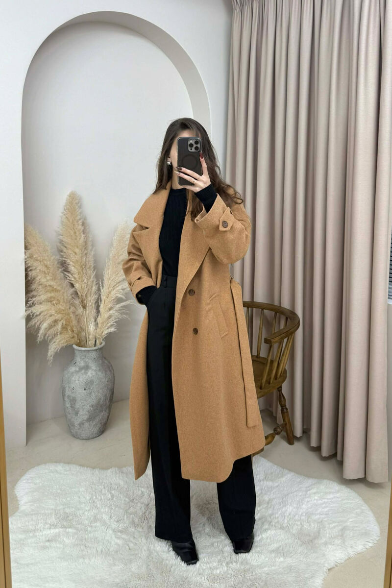 PALLTO NJE NGJYRESHE ME DETAJIN E RRIPIT PER FEMRA NE NGJYRE KAFE TE ZBARDHUR - 3