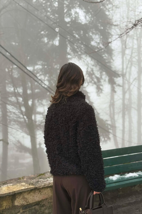 PALLTO NJE NGJYRESHE ME GEZOF DHE XHEPA NE PJESEN PARA PER FEMRA NE NGJYRE TE ZEZE - 2