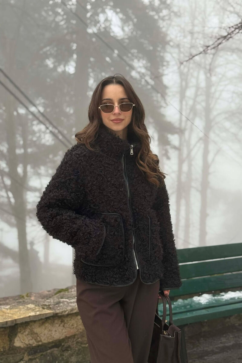 PALLTO NJE NGJYRESHE ME GEZOF DHE XHEPA NE PJESEN PARA PER FEMRA NE NGJYRE TE ZEZE - 4