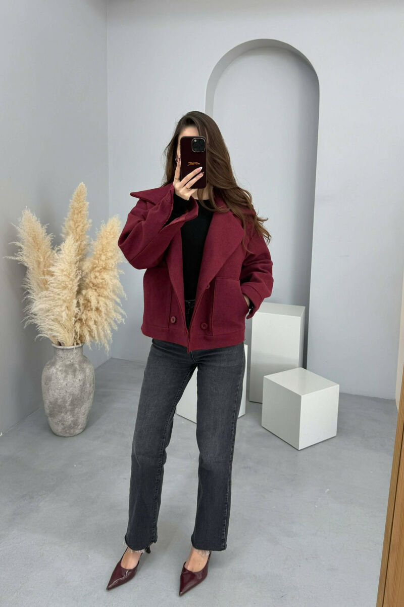 PALLTO NJE NGJYRESHE ME JAKE V DHE BUTONA PER FEMRA NE NGJYRE VISHNJE - 4