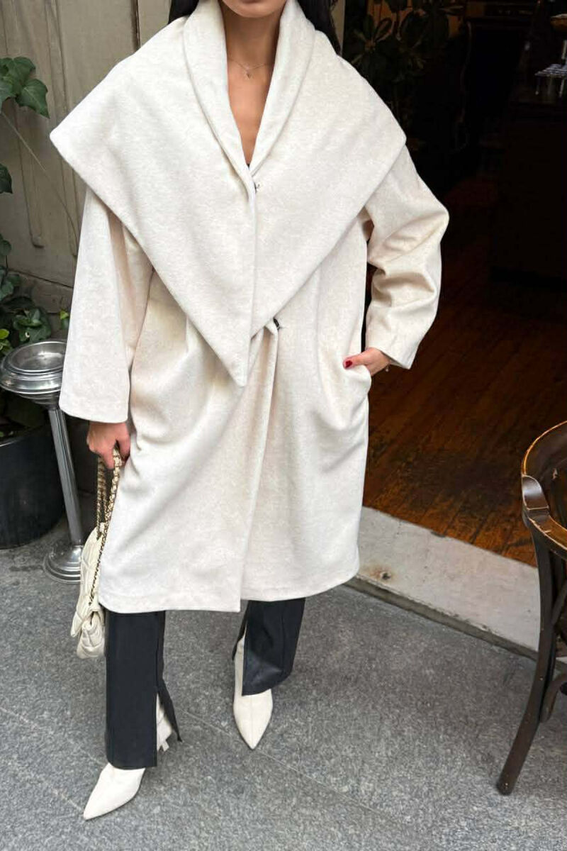 PALLTO NJE NGJYRESHE ME SHALL PER FEMRA NE NGJYRE KREM - 3