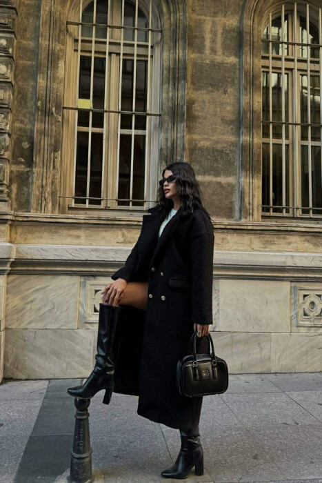 PALLTO NJE NGJYRESHE OVERSIZE ME BUTONA GOLD PER FEMRA NE NGJYRE TE ZEZE - 3