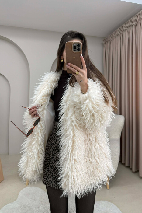 PALLTO PELLUSHI ME DETAJINE BUTONAVE PER FEMRA NE NGJYRE TE BARDHE - 5