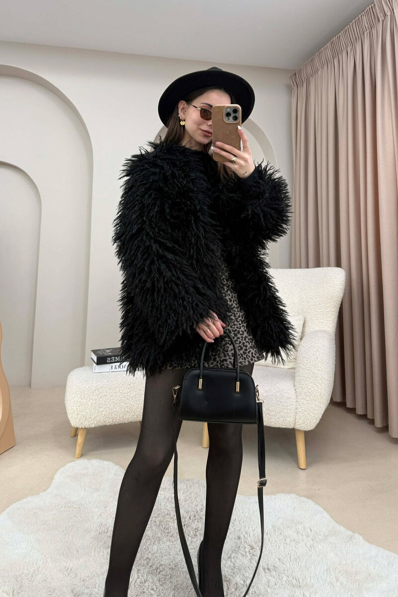 PALLTO PELLUSHI ME DETAJINE BUTONAVE PER FEMRA NE NGJYRE TE ZEZE - 5