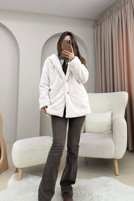 PALLTO PELLUSHI ME KAPUÇ DHE BUTONA PER FEMRA NE NGJYRE KREM - 2