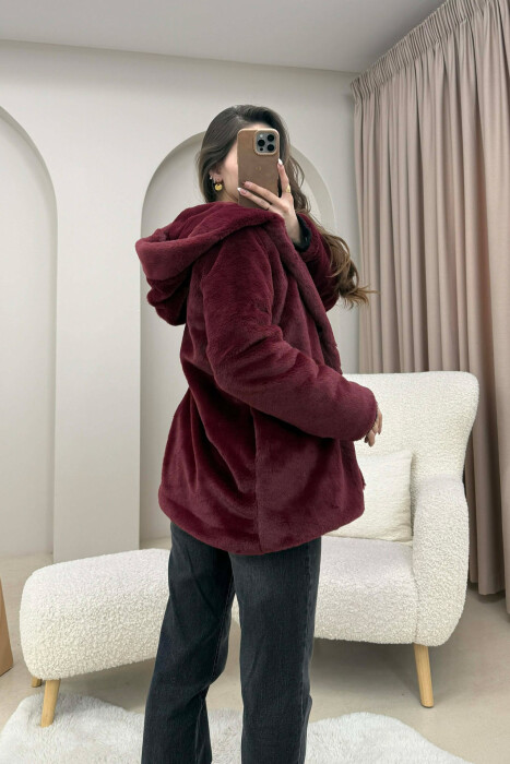 PALLTO PELLUSHI ME KAPUÇ DHE BUTONA PER FEMRA NE NGJYRE VISHNJE - 2