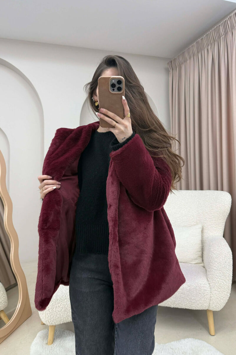 PALLTO PELLUSHI ME KAPUÇ DHE BUTONA PER FEMRA NE NGJYRE VISHNJE - 3