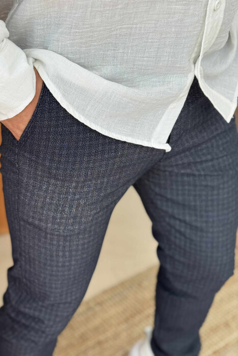 PANTALLONA KLASIKE ME KUADRATA PËR MESHKUJ NË NGJYRËN BLU - 5