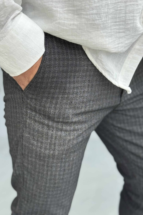 PANTALLONA KLASIKE ME KUADRATA PËR MESHKUJ NË NGJYRËN GRI E ERRËT - 3