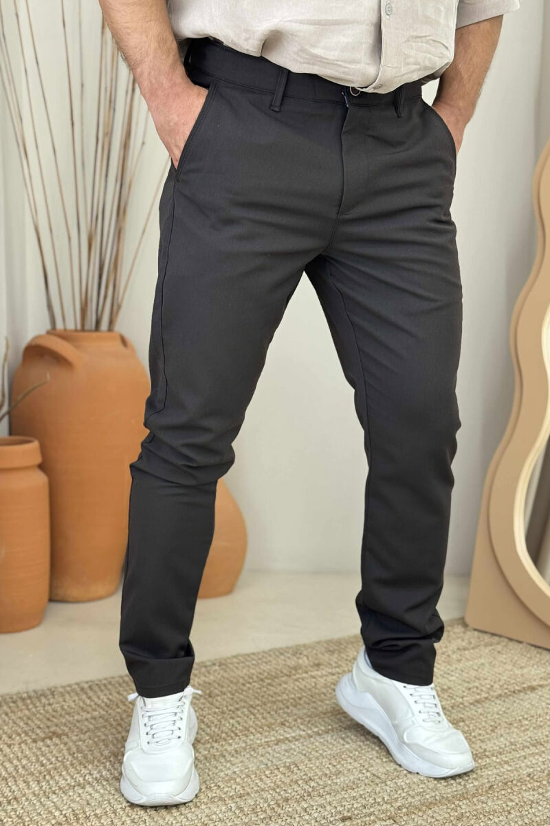 PANTALLONA KLASIKE NJË NGJYRËSHE PËR MESHKUJ NË NGJYRËN KAFE - 2