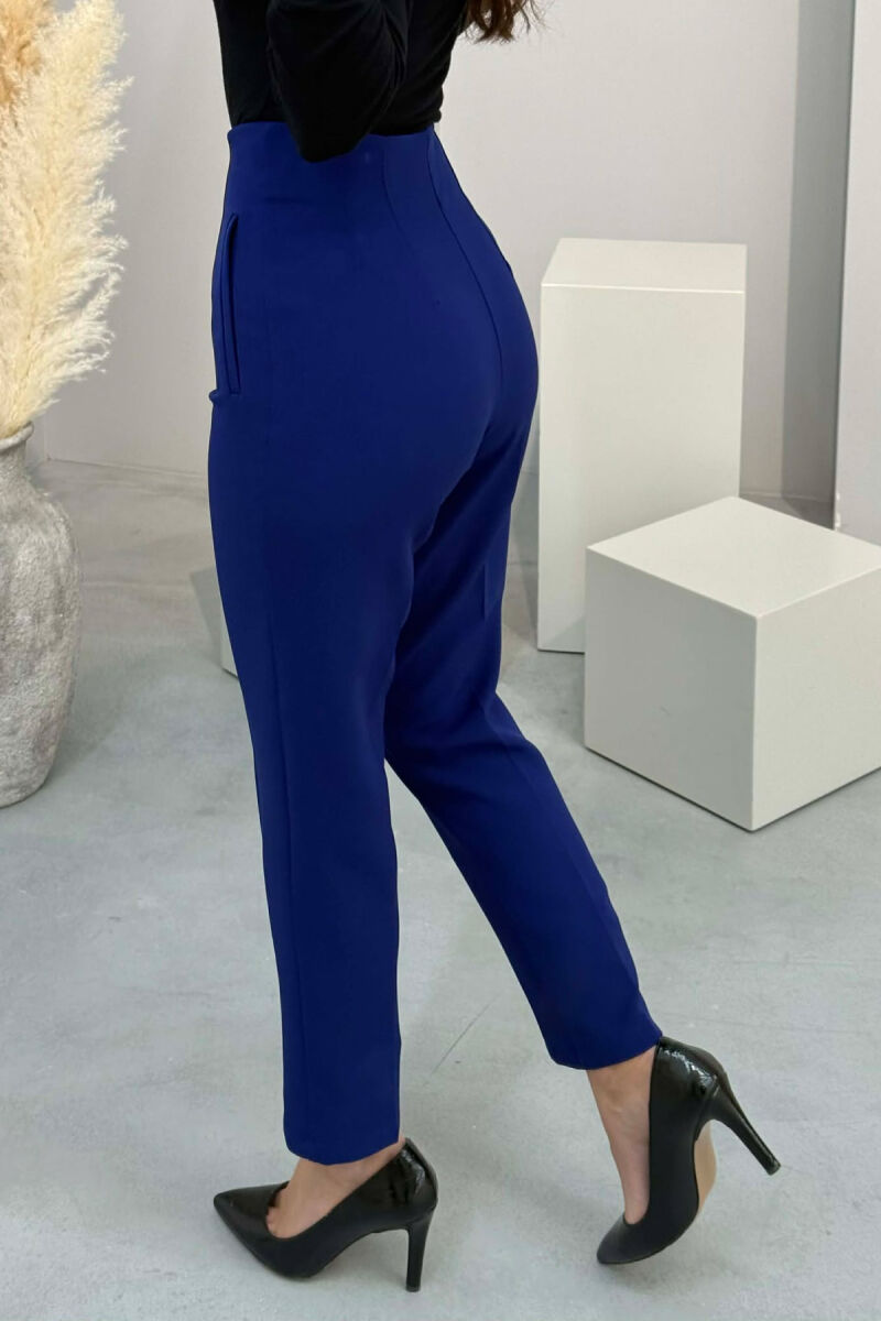 PANTALLONA KLASIKE TE THJESHTA NJE NGJYRESHE PER FEMRA NE NGJYRE BLU ELEKTRIKE - 3