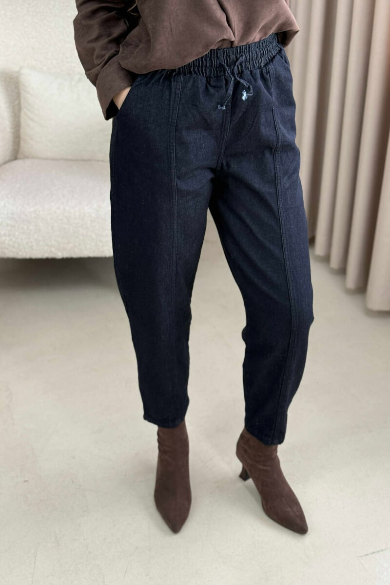 PANTALLONA ME BEL ELASTIK PËR FEMRA NË NGJYRËN BLU E ERRËT - 3