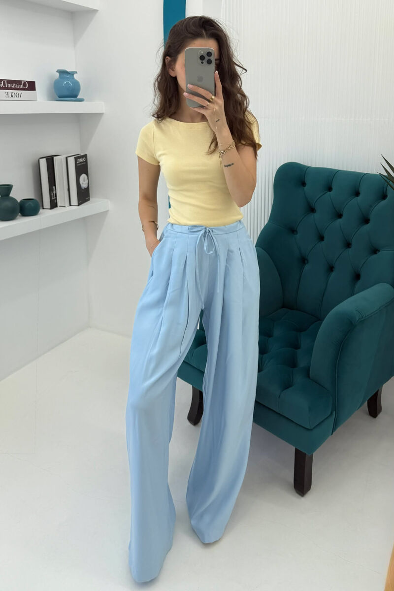 PANTALLONA ME DETAJIN E LIDHSES ME BEL GJYSMË ELASTIK PËR FEMRA NË NGJYRËN BABY BLUE - 4