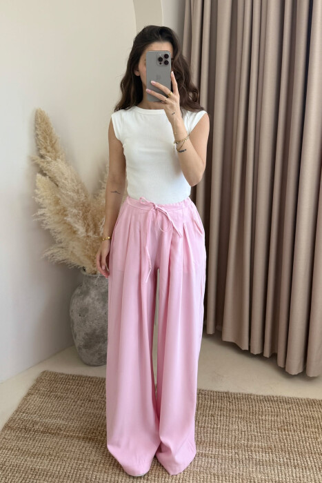 PANTALLONA ME DETAJIN E LIDHSES ME BEL GJYSMË ELASTIK PËR FEMRA NË NGJYRËN BABY PINK - 2