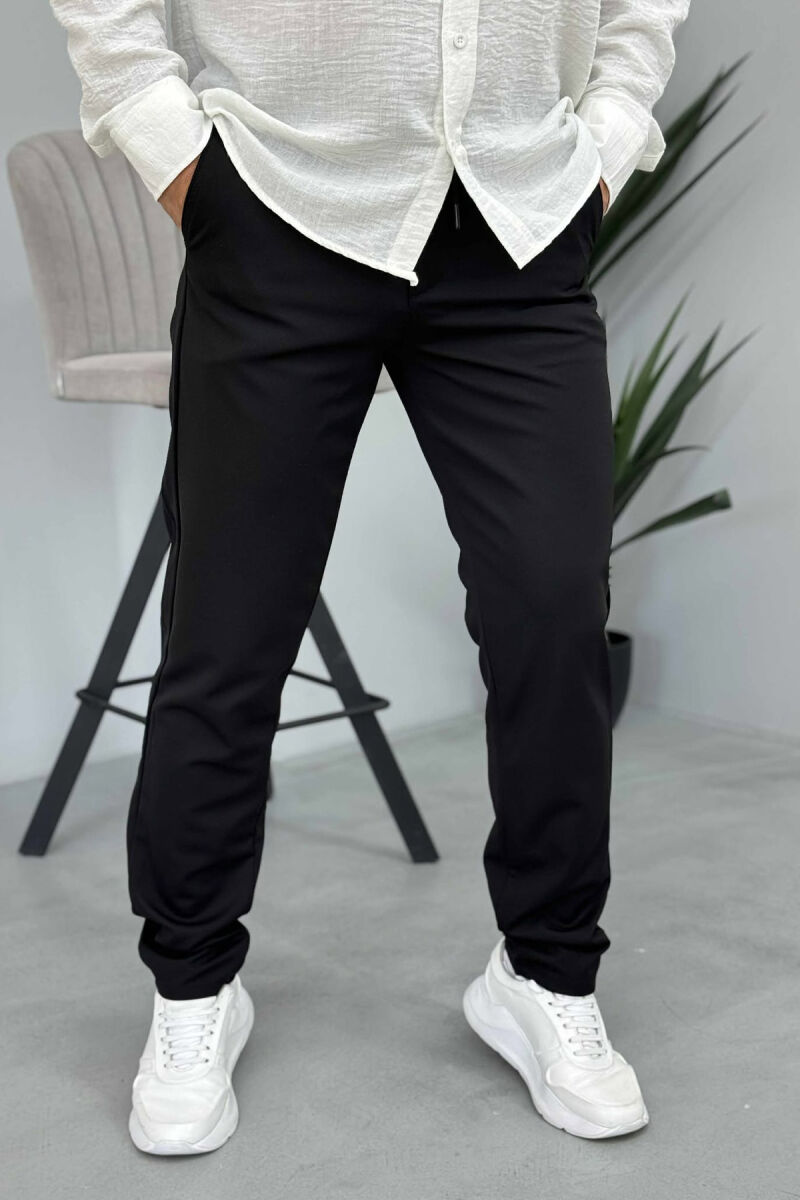 PANTALLONA NJË NGJYRËSHE ME DETAJIN E LIDHSES PËR MESHKUJ NË NGJYRËN E ZEZË - 2