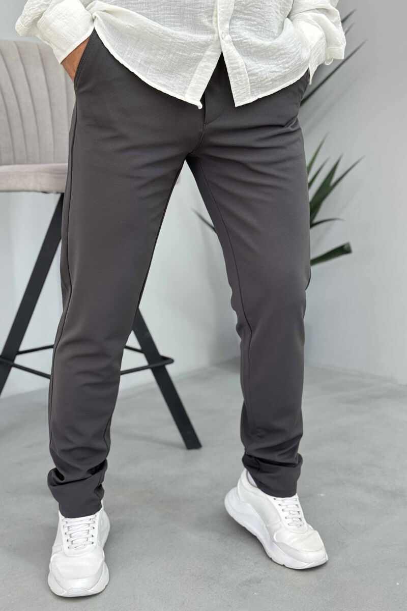 PANTALLONA NJË NGJYRËSHE ME DETAJIN E LIDHSES PËR MESHKUJ NË NGJYRËN GRI E ERRËT - 4