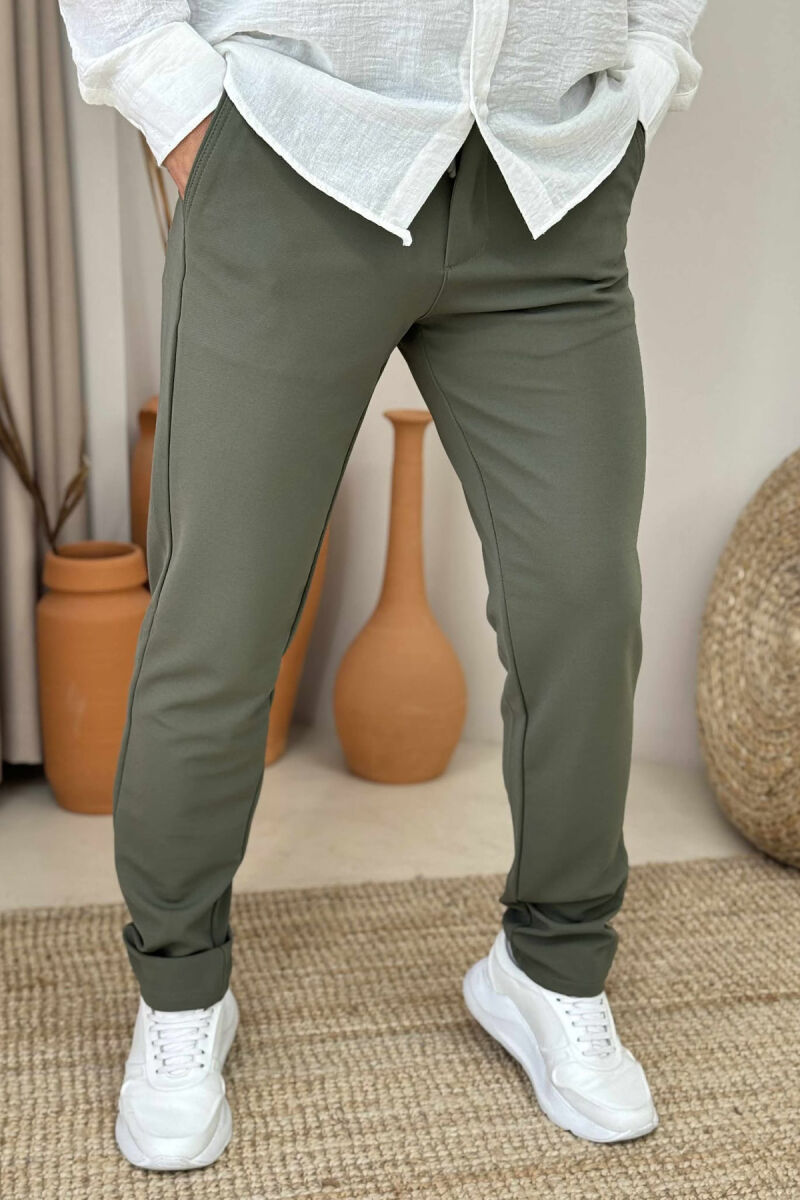 PANTALLONA NJË NGJYRËSHE ME DETAJIN E LIDHSES PËR MESHKUJ NË NGJYRËN JESHILE - 3