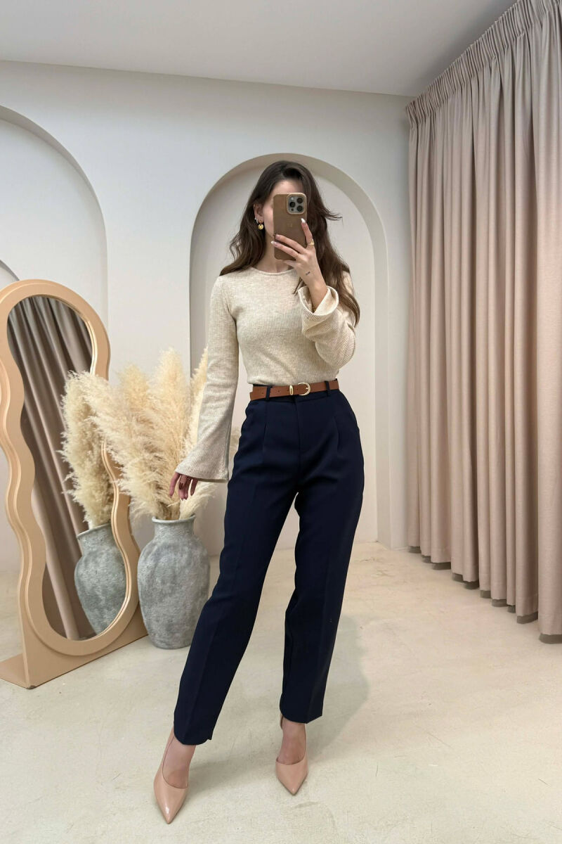 PANTALLONA NJE NGJYRESHE ME DETAJIN E RRIPIT PER FEMRA NE NGJYRE BLU - 5