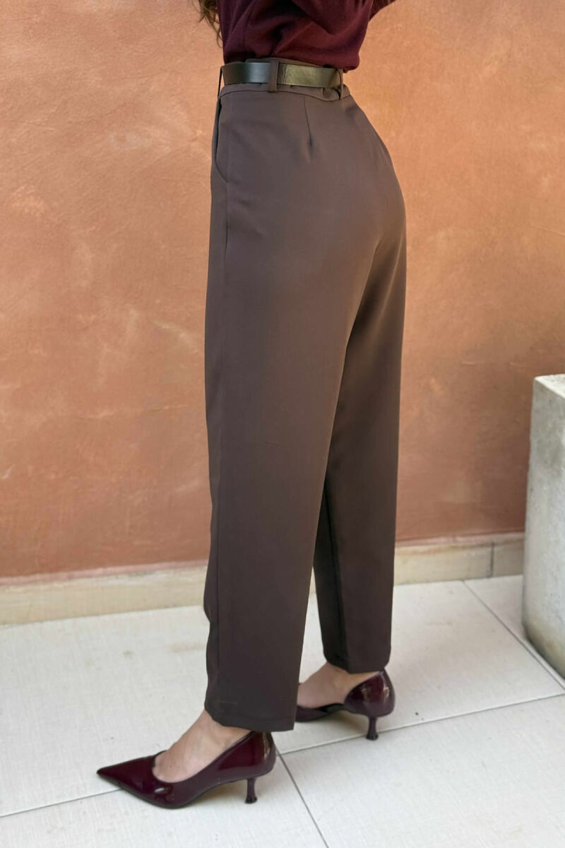 PANTALLONA NJË NGJYRËSHE ME DETAJIN E RRIPIT PËR FEMRA NË NGJYRËN KAFE - 4