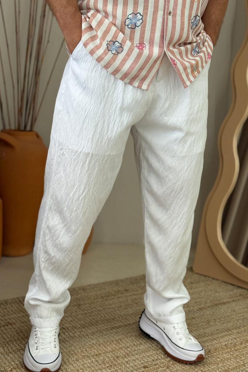 PANTALLONA NJË NGJYRËSHE ME DETAJIN E RRIPIT PËR MESHKUJ NË NGJYRËN E BARDHË - 4