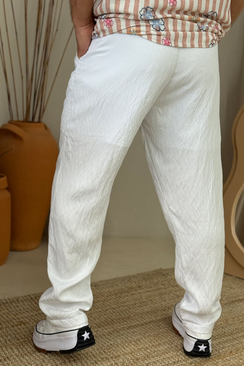 PANTALLONA NJË NGJYRËSHE ME DETAJIN E RRIPIT PËR MESHKUJ NË NGJYRËN E BARDHË - 5