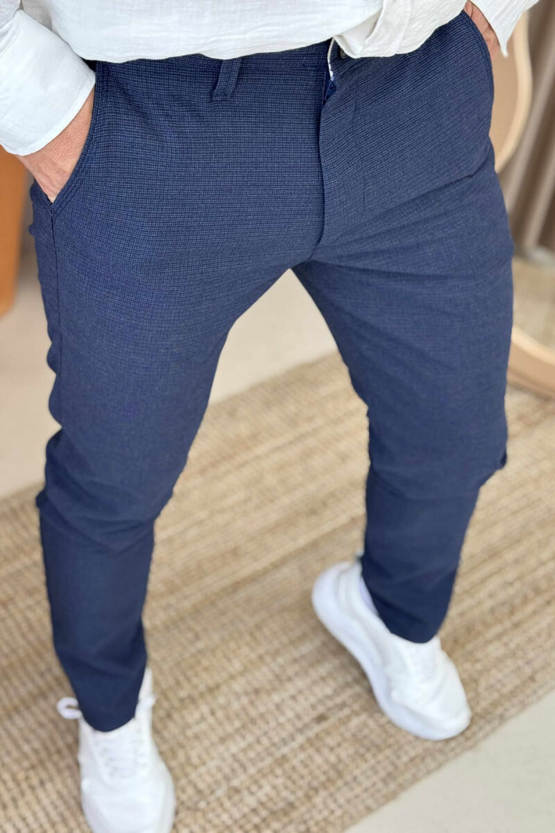 PANTALLONA NJË NGJYRËSHE ME DIZAJN TË THJESHTË PËR MESHKUJ NË NGJYRËN BLU - 4