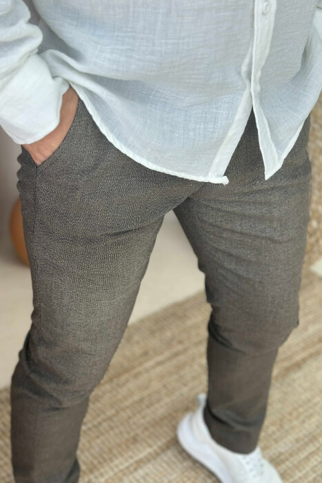 PANTALLONA NJË NGJYRËSHE ME DIZAJN TË THJESHTË PËR MESHKUJ NË NGJYRËN KAFE E ZBARDHUR - 4