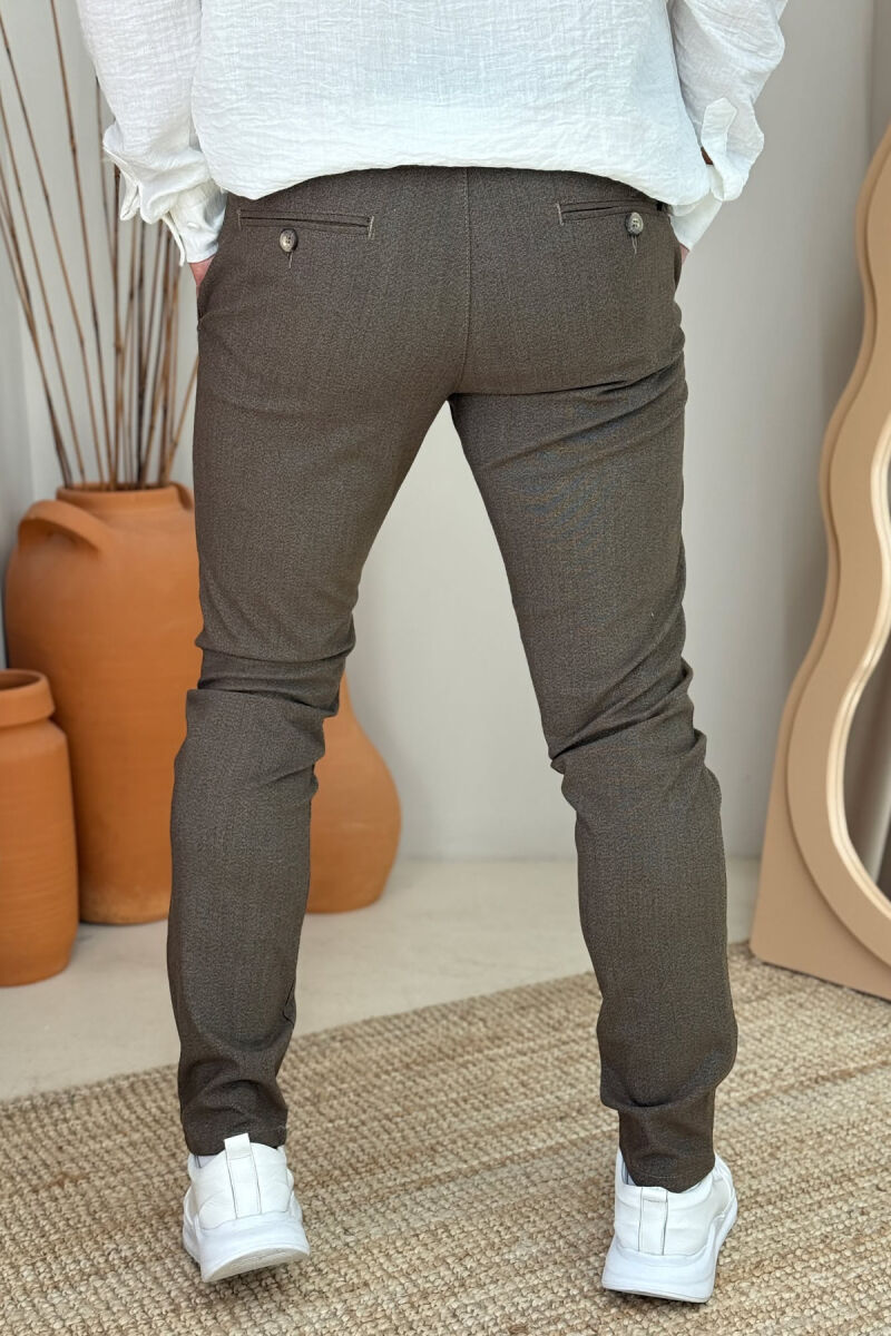 PANTALLONA NJË NGJYRËSHE ME DIZAJN TË THJESHTË PËR MESHKUJ NË NGJYRËN KAFE - 3