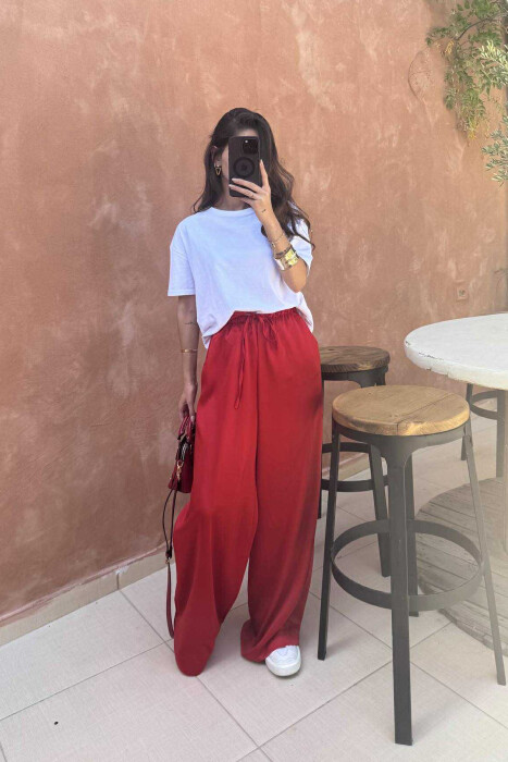 PANTALLONA SATEN ELASTIKE NË BELI DHE ME LIDHËSE PËR FEMRA NË NGJYRËN KUQE - 2