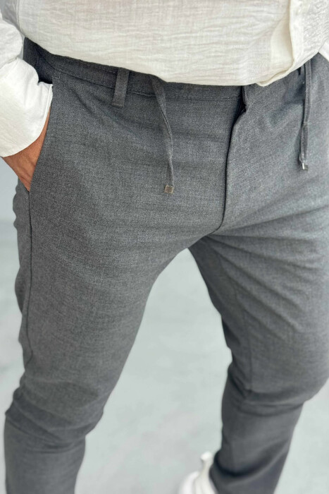 PANTALLONA TË GJERA ME DETAJIN E LIDHSES PËR MESHKUJ NË NGJYRËN GRI - 4