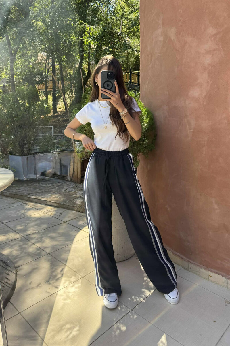 PANTALLONA TË GJERA ME VIJA ANASH PËR FEMRA NË NGJYRËN BLU TË ERRËT - 2