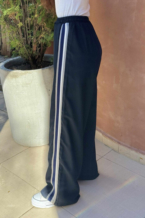 PANTALLONA TË GJERA ME VIJA ANASH PËR FEMRA NË NGJYRËN BLU TË ERRËT - 4