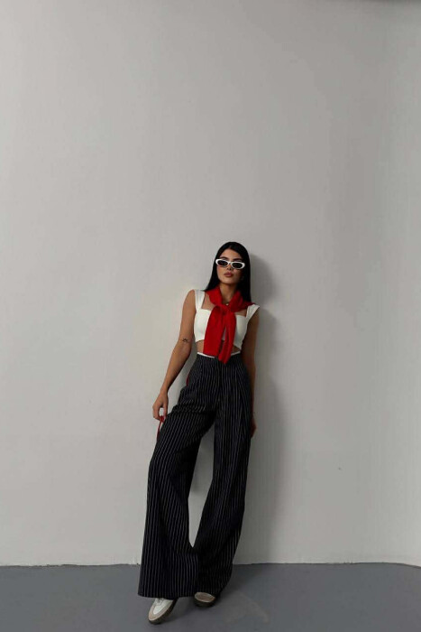 PANTALLONA TE GJERA NJE NGJYRESHE ME DIZAJN ME VIJA PER FEMRA NE NGJYRE BLU TE ERRET - 2