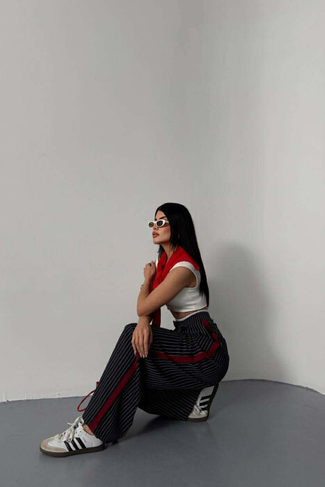 PANTALLONA TE GJERA NJE NGJYRESHE ME DIZAJN ME VIJA PER FEMRA NE NGJYRE BLU TE ERRET - 5