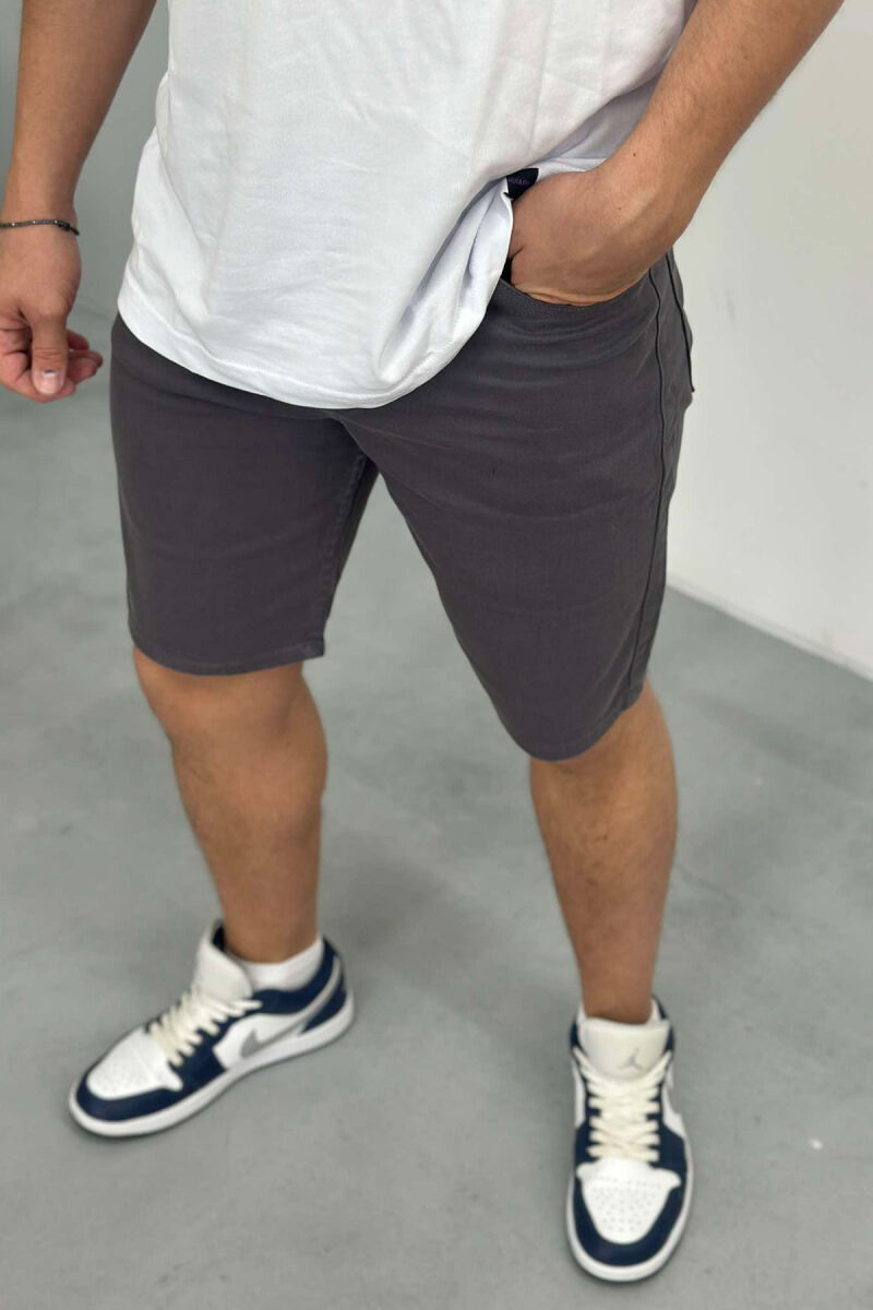 PANTALLONA TË SHKURTRA NJË NGJYRËSHE PËR MESHKUJ NË NGJYRËN GRI E ERRËT - 2