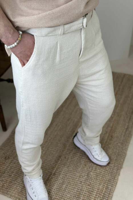 PANTALLONA TË THJESHTA ME DETAJIN E RRIPIT PËR MESHKUJ NË NGJYRËN KREM - 3