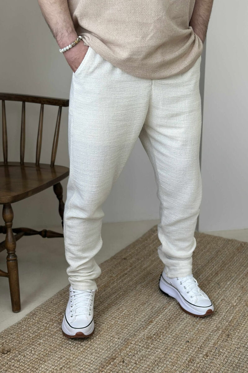 PANTALLONA TË THJESHTA ME DETAJIN E RRIPIT PËR MESHKUJ NË NGJYRËN KREM - 5