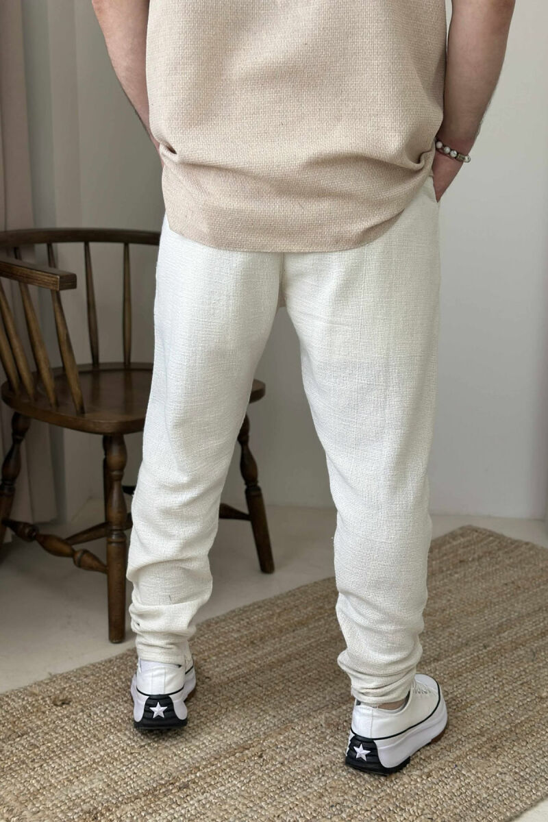 PANTALLONA TË THJESHTA ME DETAJIN E RRIPIT PËR MESHKUJ NË NGJYRËN KREM - 6