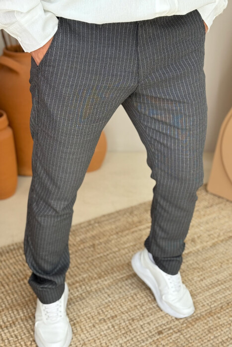 PANTALLONA TË THJESHTA ME DIZAJNIN E VIJAVE PËR MESHKUJ NË NGJYRËN GRI - 3