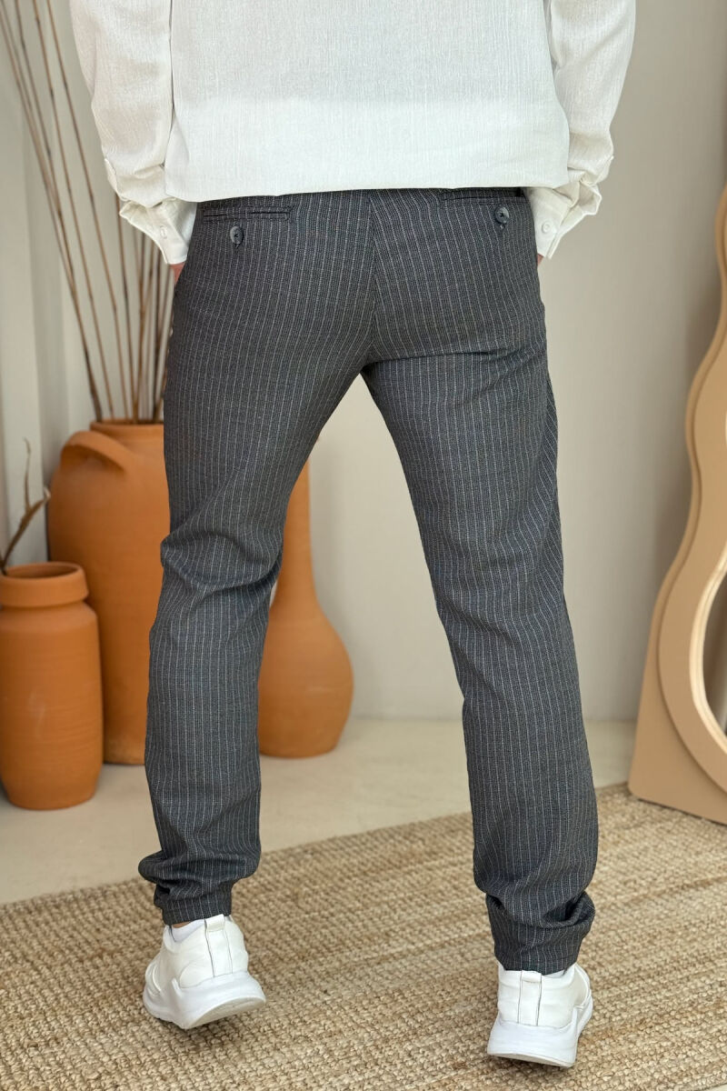 PANTALLONA TË THJESHTA ME DIZAJNIN E VIJAVE PËR MESHKUJ NË NGJYRËN GRI - 4