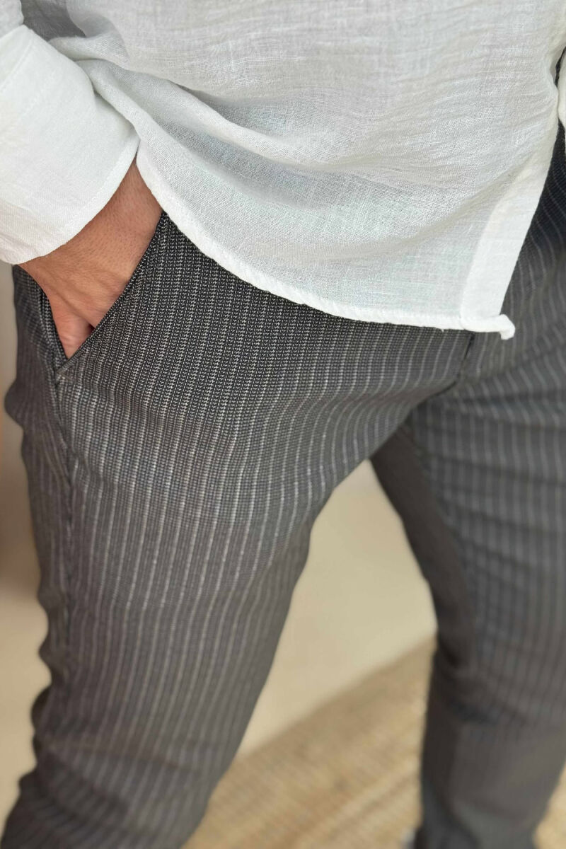 PANTALLONA TË THJESHTA ME DIZAJNIN E VIJAVE PËR MESHKUJ NË NGJYRËN KAFE - 5