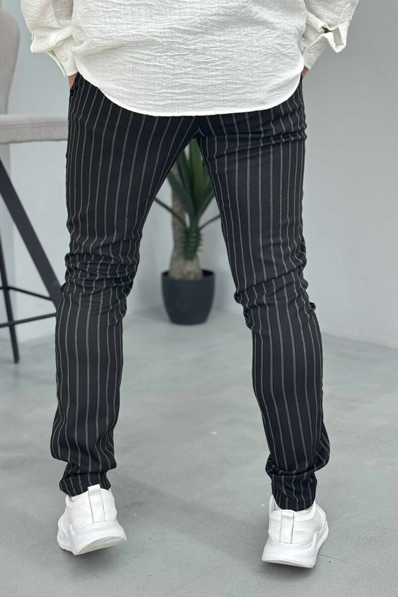 PANTALLONA TË THJESHTA ME VIJA PËR MESHKUJ NË NGJYRËN E ZEZË - 2