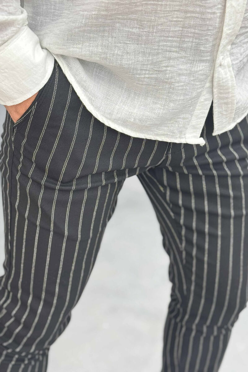 PANTALLONA TË THJESHTA ME VIJA PËR MESHKUJ NË NGJYRËN E ZEZË - 4