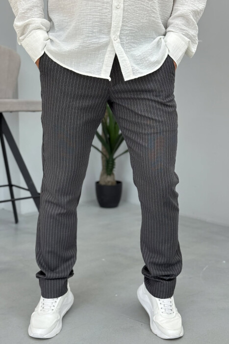 PANTALLONA TË THJESHTA ME VIJA PËR MESHKUJ NË NGJYRËN GRI - 2