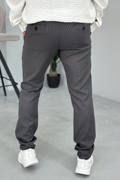 PANTALLONA TË THJESHTA ME VIJA PËR MESHKUJ NË NGJYRËN GRI - 4