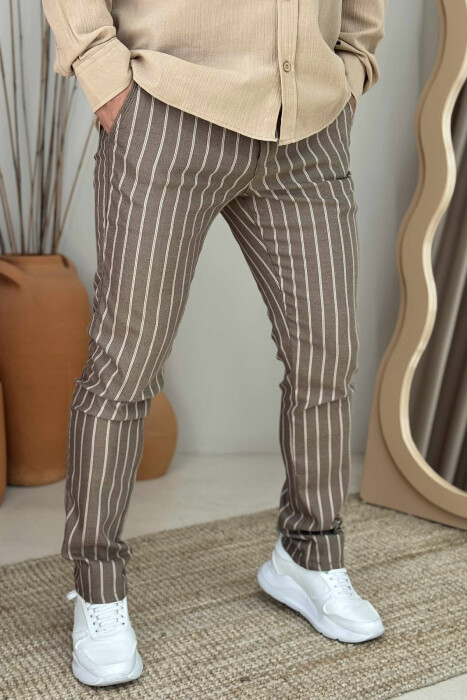 PANTALLONA TË THJESHTA ME VIJA PËR MESHKUJ NË NGJYRËN KAFE E ZBARDHUR - 2
